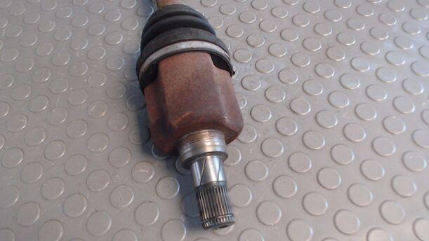 Foto: ANTRIEBSWELLE VORN LINKS eines Rover 75 2.0 V6