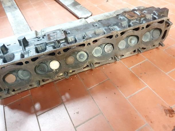 Foto: ZYLINDERKOPF 25 E eines OPEL 2,5E
