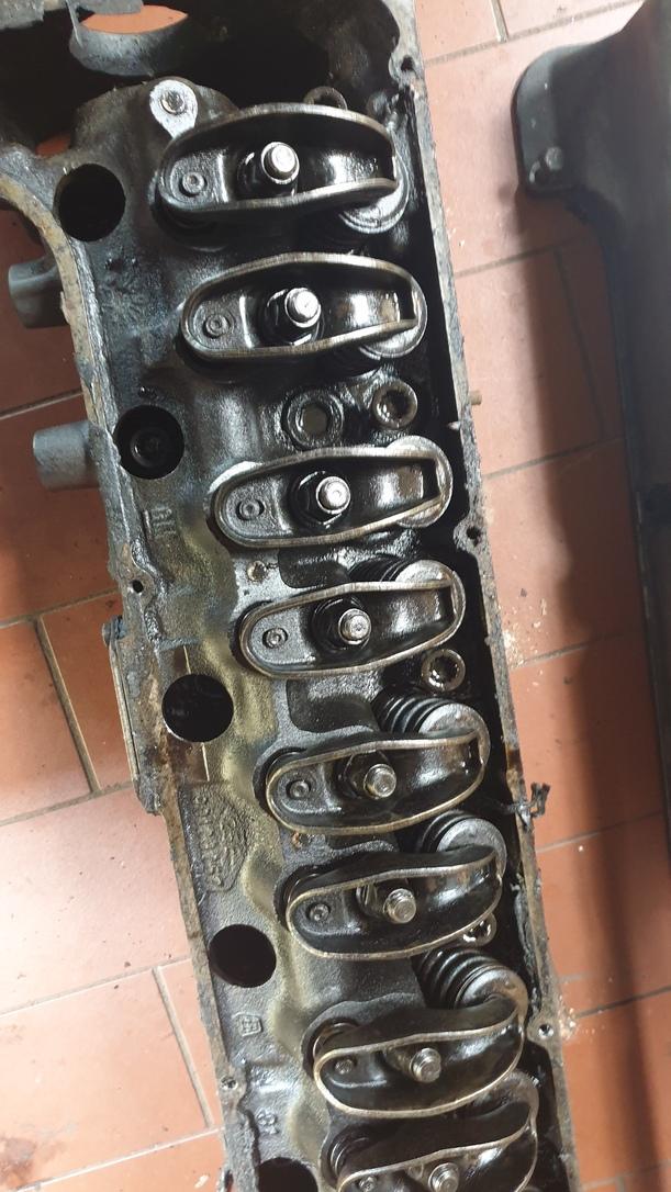 Foto: ZYLINDERKOPF 25 E eines OPEL 2,5E