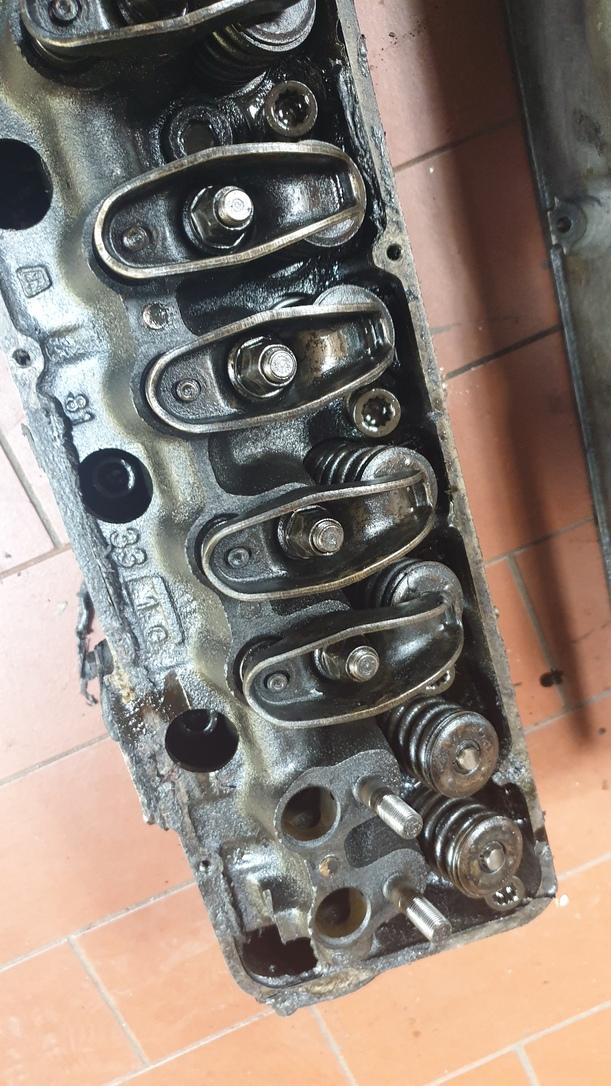 Foto: ZYLINDERKOPF 25 E eines OPEL 2,5E