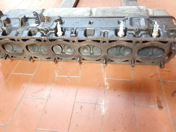 Foto: ZYLINDERKOPF 25E eines OPEL 2,5E