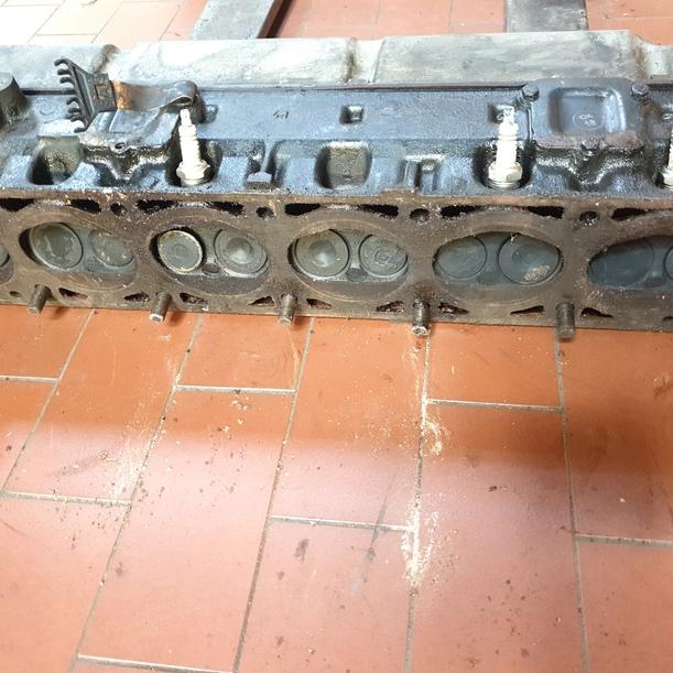 Foto: ZYLINDERKOPF 25E eines OPEL 2,5E