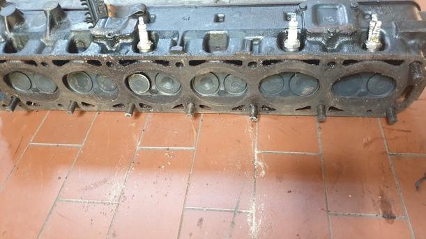 Foto: ZYLINDERKOPF 25E eines OPEL 2,5E