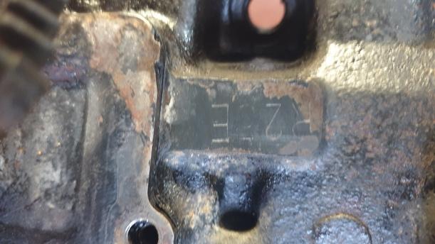 Foto: ZYLINDERKOPF 25E eines OPEL 2,5E