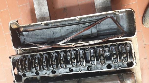 Foto: ZYLINDERKOPF 25E eines OPEL 2,5E