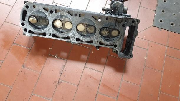 Foto: ZYLINDERKOPF 16N eines OPEL ASCONA B 16N