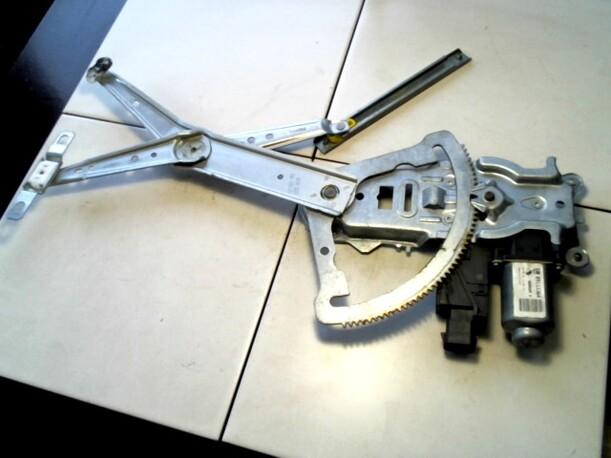 Foto: FENSTERHEBER ELEKTR. VORN RECHTS (2/3-TÜRER) eines Opel Corsa 1.2 16V