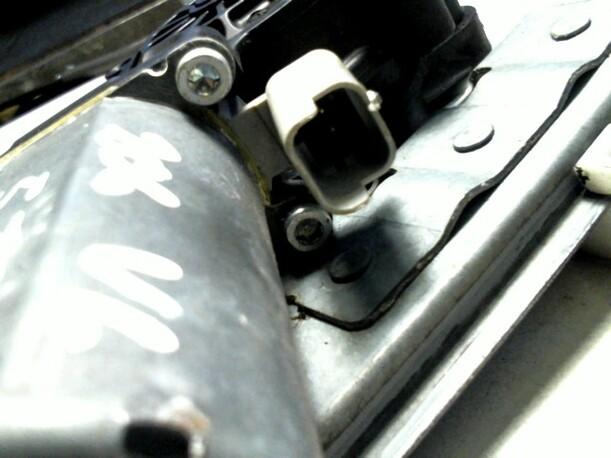 Foto: FENSTERHEBER ELEKTR. VORN LINKS (4/5-Türer) eines Peugeot 206 75
