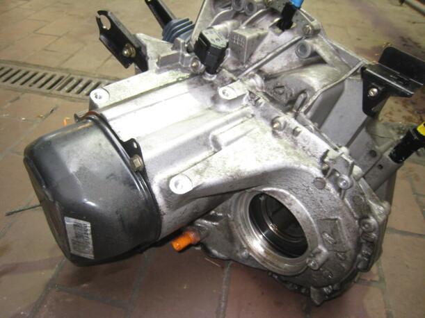 Foto: SCHALTGETRIEBE 5-GANG eines Renault Clio 1.2