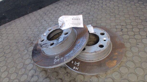 Foto: BREMSSCHEIBENPAAR HINTEN eines VW Golf 1.6