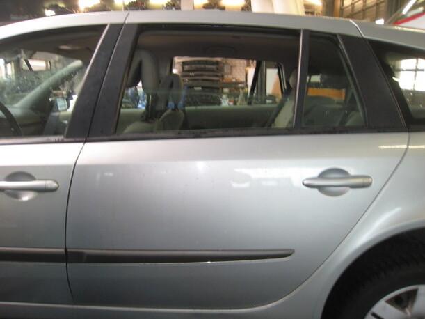 Foto: TÜR HINTEN LINKS eines Renault Laguna Grandtour 1.9 dCi