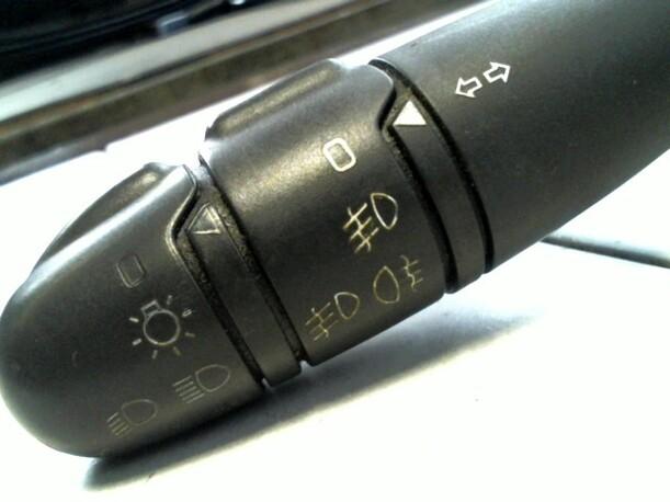 Foto: BLINKSCHALTER/KOMBISCHALTER eines Renault Laguna Grandtour 1.9 dCi