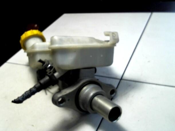 Foto: HAUPTBREMSZYLINDER eines Mazda 2 1.4l