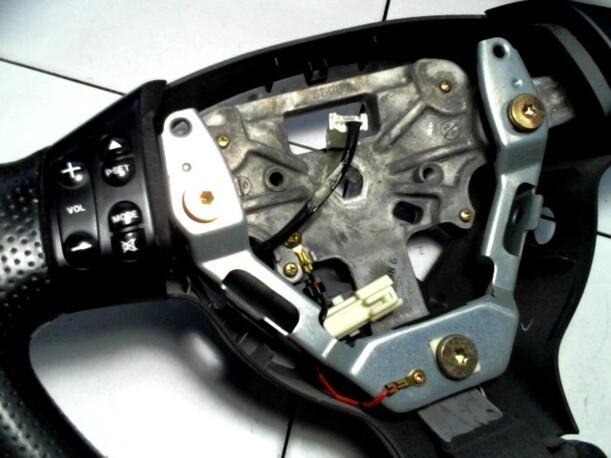 Foto: LENKRAD eines Mazda 2 1.4l