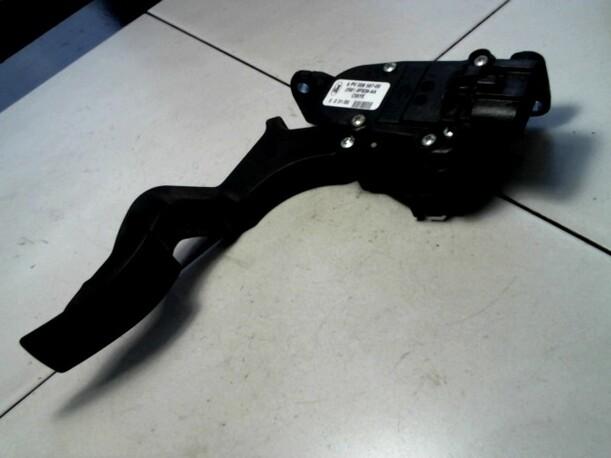 Foto: GASPEDAL eines Mazda 2 1.4l
