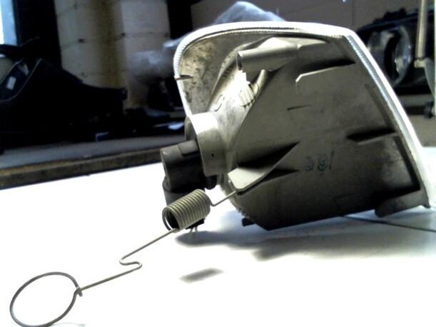 Foto: BLINKER /BLINKLEUCHTE LINKS eines Peugeot 405