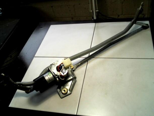 Foto: SCHEIBENWISCHERMOTOR VORN eines Peugeot 405