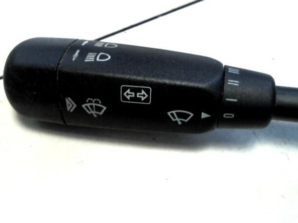 Foto: BLINKSCHALTER/KOMBISCHALTER L eines Mercedes-Benz E 220 CDI
