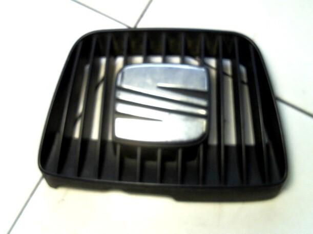 Foto: KÜHLERGRILL eines Seat Cordoba 1.4