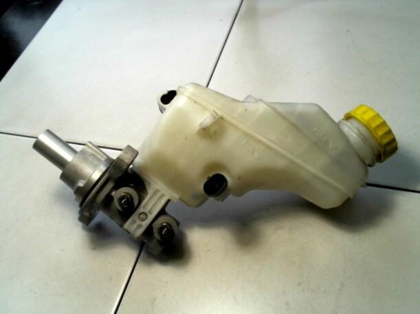 Foto: HAUPTBREMSZYLINDER eines Fiat Grande Punto 1.4 8V Dualogic