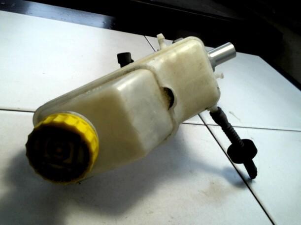 Foto: HAUPTBREMSZYLINDER eines Fiat Grande Punto 1.4 8V Dualogic