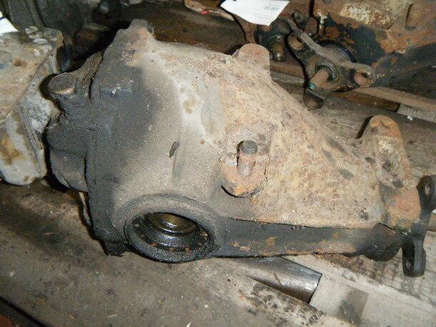 Foto: HINTERACHSGETRIEBE (UNGEPRÜFT) eines MERCEDES-BENZ 230E
