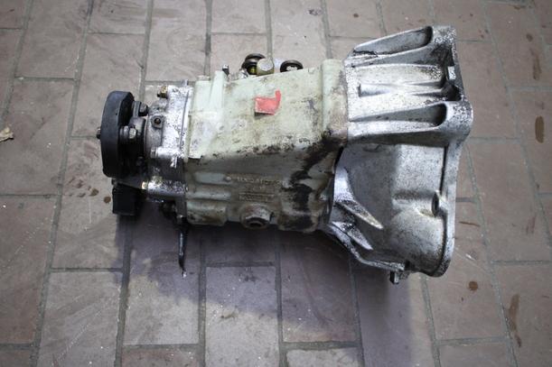 Foto: SCHALTGETRIEBE (UNGEPRÜFT) eines MERCEDES-BENZ 200D