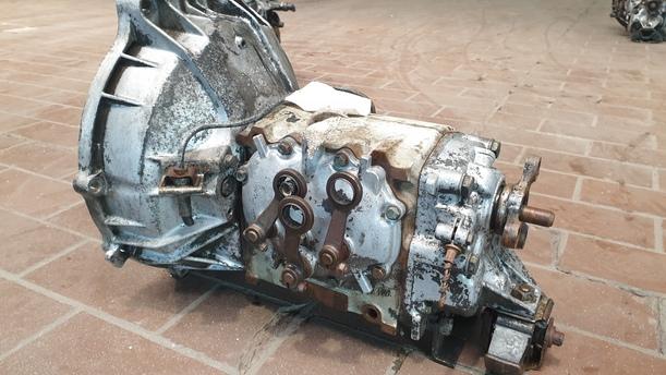 Foto: SCHALTGETRIEBE (UNGEPRÜFT) eines Mercedes-Benz 200 D