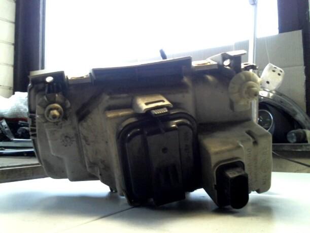 Foto: SCHEINWERFER RECHTS eines VW Polo 75