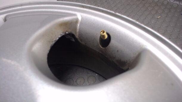 Foto: ALUFELGE 6X15 ET49 (5-Loch) eines Opel Corsa 1.2 16V Highline