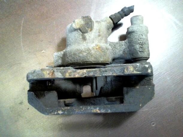 Foto: BREMSSATTEL VORN RECHTS eines Fiat Punto 55