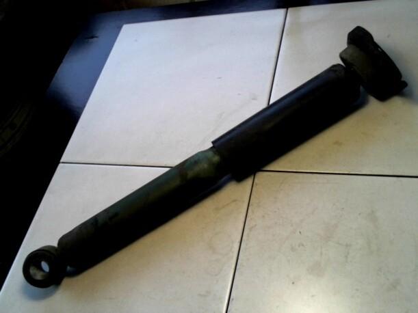 Foto: STOSSDÄMPFER HINTEN LINKS eines Volvo 850 2.0-10V