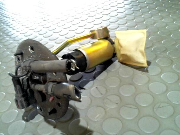 Foto: KRAFTSTOFFPUMPE eines Suzuki Baleno 1.3