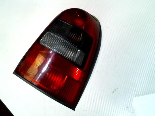 Foto: HECKLEUCHTE /  RÜCKLICHT RECHTS eines Opel Vectra 2.5 V6 Caravan