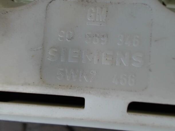 Foto: BORDCOMPUTER eines Opel Vectra 2.5 V6 Caravan CD