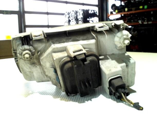 Foto: SCHEINWERFER RECHTS eines VW Polo 50