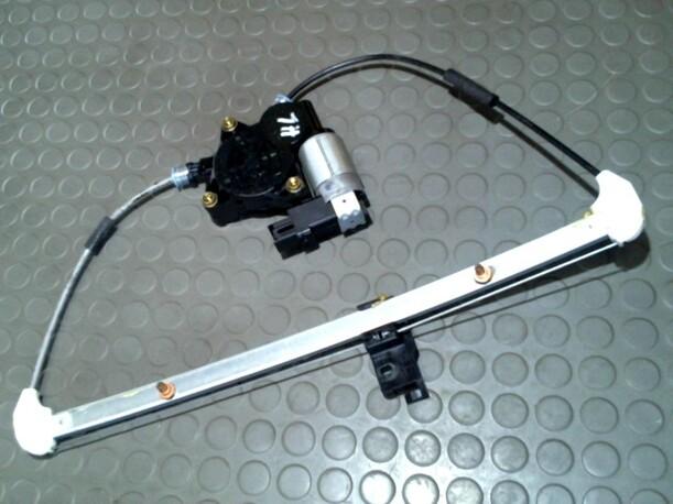 Foto: FENSTERHEBER HINTEN LINKS eines Mazda 6 Sport 2.0