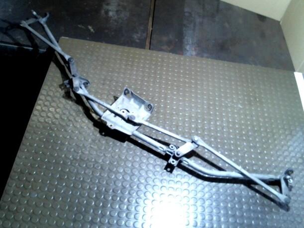Foto: SCHEIBENWISCHERGESTÄNGE VORN eines Chrysler Voyager 2.4