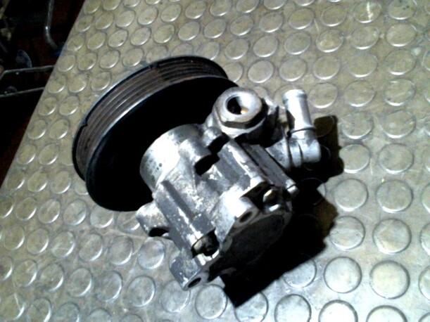 Foto: PUMPE SERVOLENKUNG eines Opel Omega Caravan 2.5 DTI Club