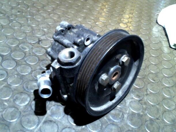 Foto: PUMPE SERVOLENKUNG eines Opel Omega Caravan 2.5 DTI Club