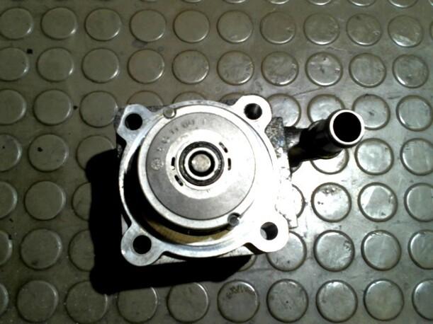 Foto: PUMPE SERVOLENKUNG eines Opel Vectra 2.0 DI