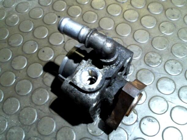 Foto: PUMPE SERVOLENKUNG eines Opel Vectra 2.0 DI