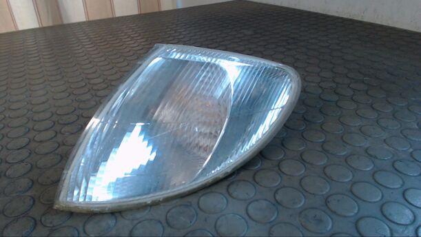 Foto: BLINKER/ BLINKLEUCHTE  LINKS eines Renault Megane 1.6