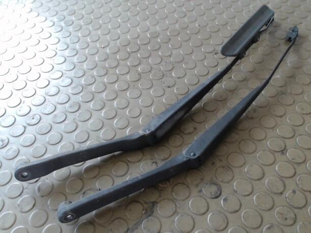 Foto: SCHEIBENWISCHERARME VORN eines Honda Accord 2.0 Sunnyboy