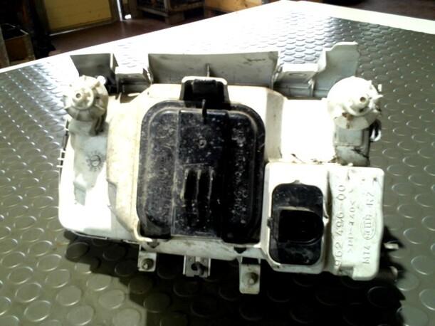 Foto: SCHEINWERFER RECHTS eines VW Polo 45