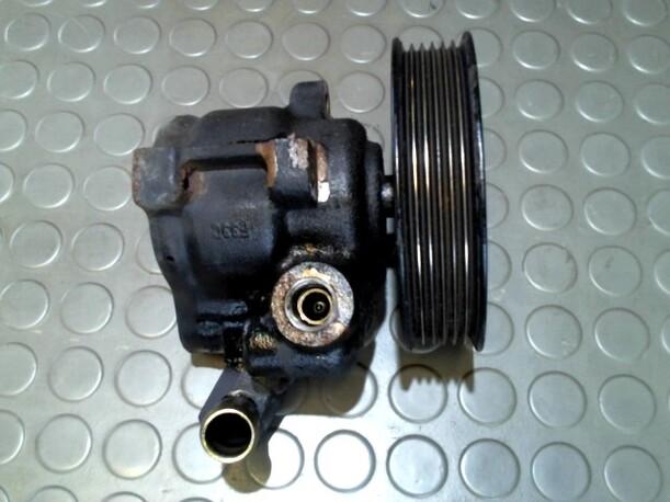Foto: PUMPE SERVOLENKUNG eines Ford Fiesta