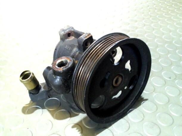 Foto: PUMPE SERVOLENKUNG eines Ford Fiesta