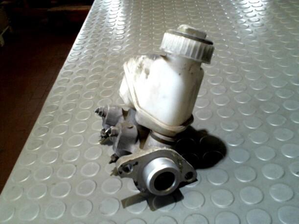Foto: HAUPTBREMSZYLINDER eines Opel Astra