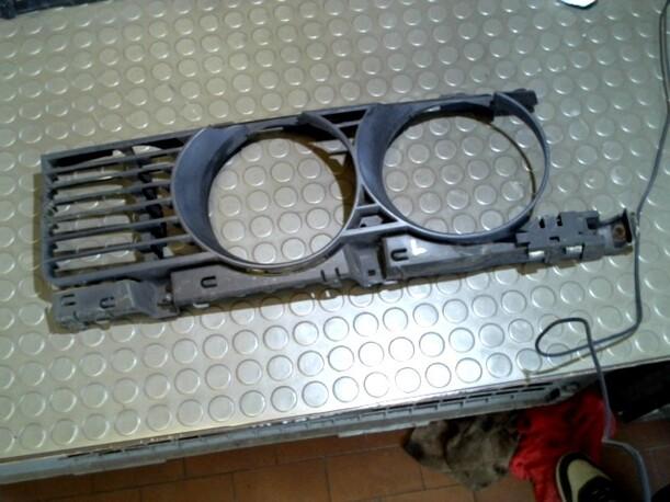 Foto: KÜHLERGRILL SEITLICH LINKS eines BMW 520i 24V LS