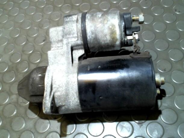 Foto: ANLASSER / STARTER BOSCH eines Opel Agila 1.0 12 V LS
